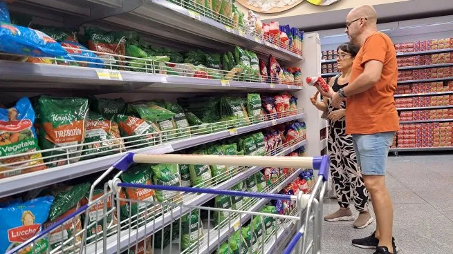 LA CRISIS AVANZA SOBRE EL CONSUMO: CAYÓ UN 13,7% EN AGOSTO