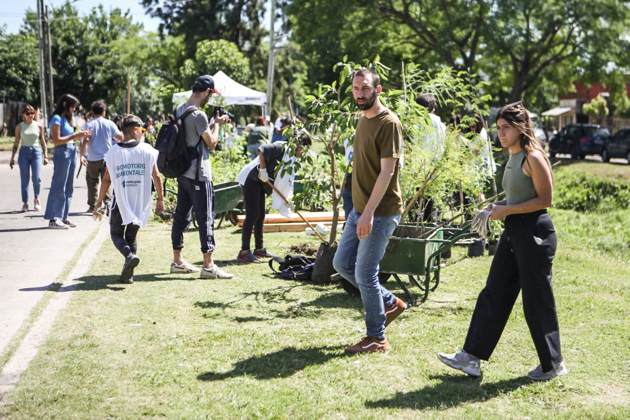 HURLINGHAM SOLIDARIO: JORNADA AMBIENTAL Y DE LIMPIEZA EN EL ARROYO SOTO