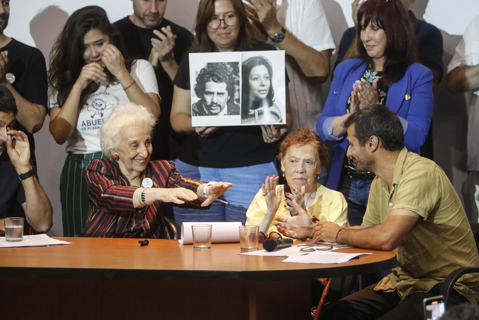 LAS ABUELAS DE PLAZA DE MAYO ENCONTRARON A LA NIETA 139