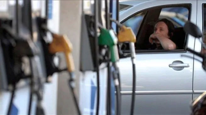 MENOS PUESTOS DE TRABAJO: EL GOBIERNO AUTORIZÓ EL AUTODESPACHO DE COMBUSTIBLES