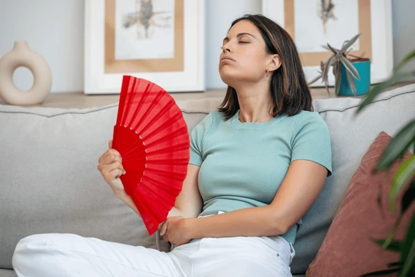 EN MEDIO OLA DE CALOR Y RIESGO DE CORTES DE ELECTRICIDAD EN TODO EL PAÍS, EL GOBIERNO SUBE LAS TARIFAS DE LUZ