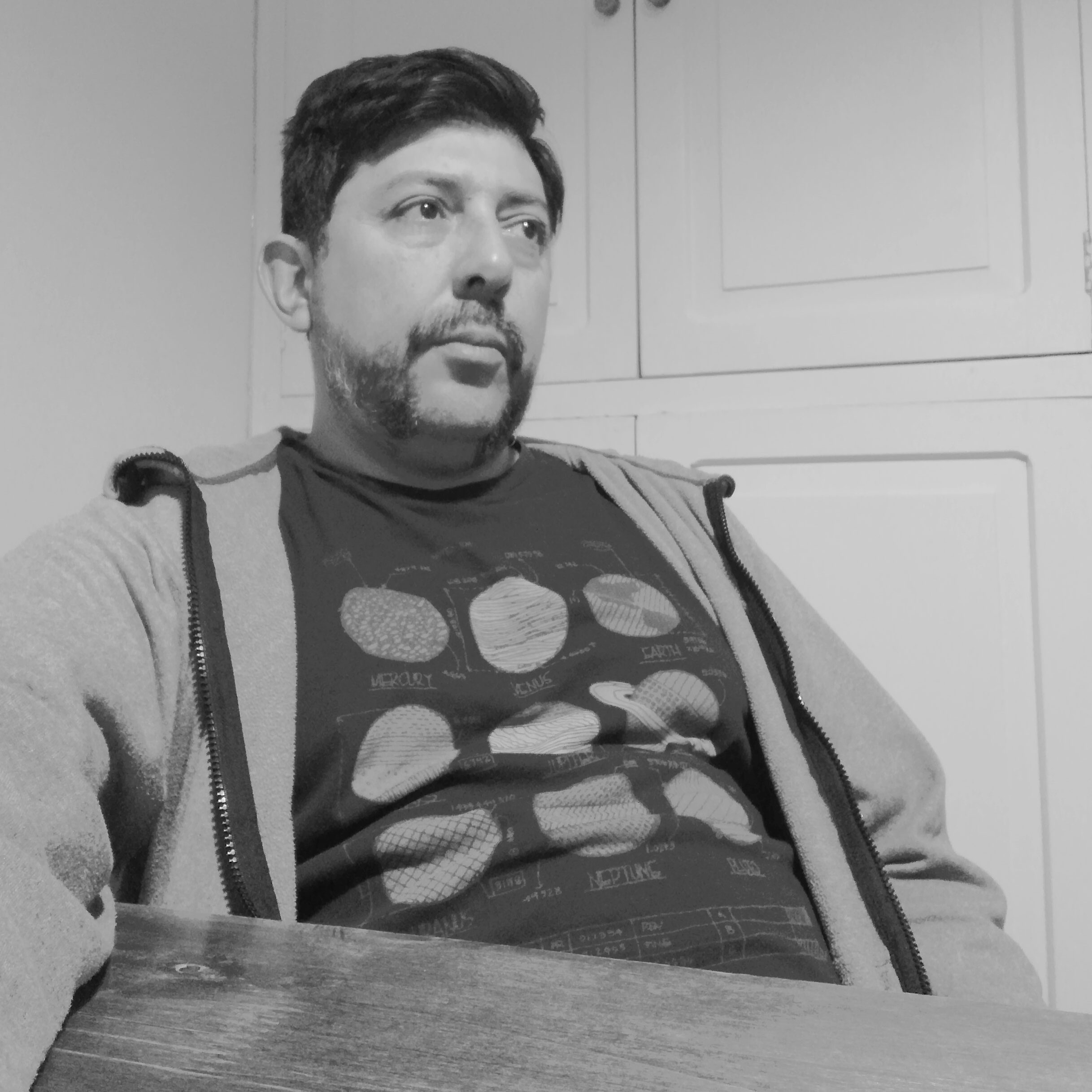 CLAUDIO ROSALES: “EL PERONISMO INFILTRÓ LA LITERATURA ARGENTINA HASTA CONVERTIRSE EN FONDO O TEMA”