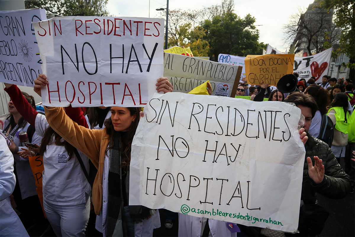 AMENAZADOS CON DESPIDOS, LOS RESIDENTES DEL GARRAHAN RETOMARON SUS TAREAS Y ATE CONVOCÓ A UN PARO EN TODOS LOS HOSPITALES DEL PAÍS