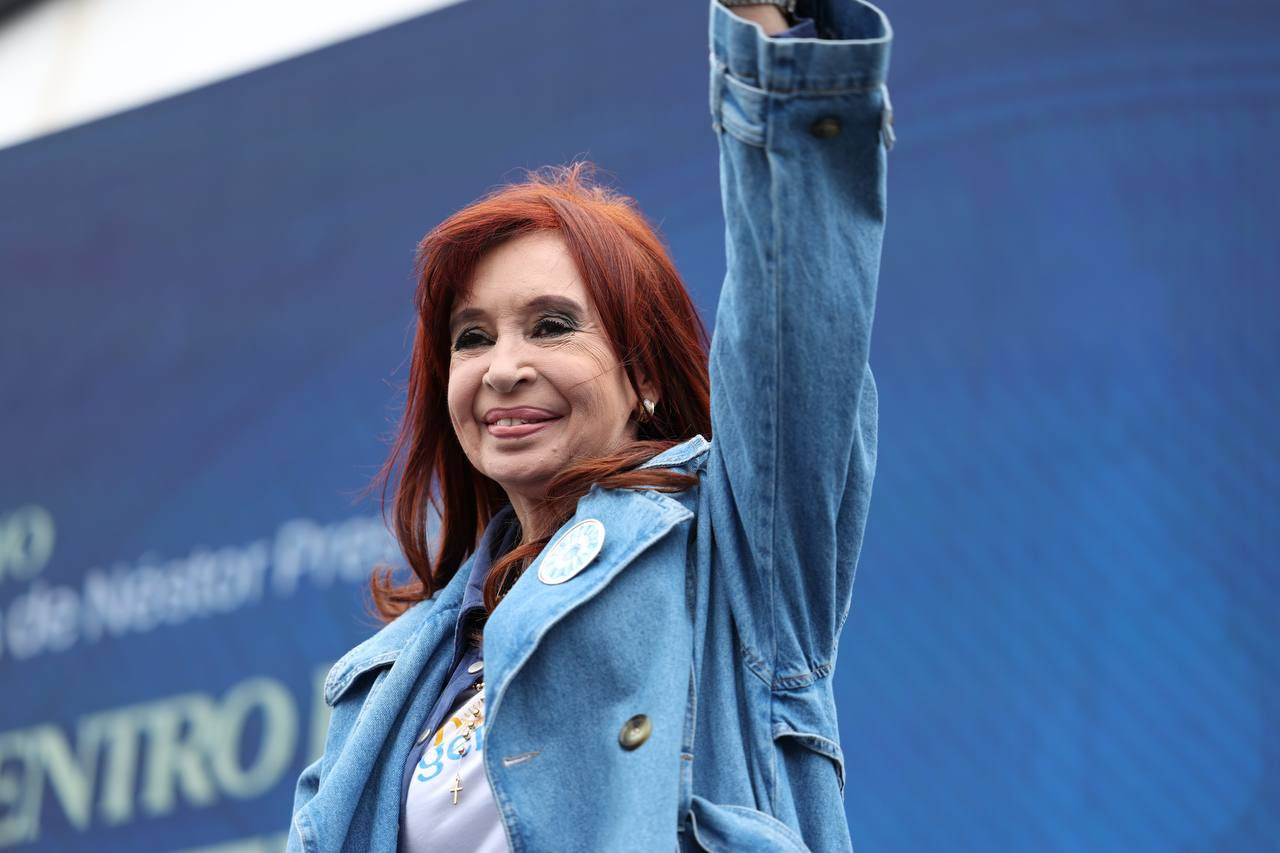 LA JUSTICIA OTORGÓ PRISIÓN DOMICILIARIA A CRISTINA KIRCHNER: CUMPLIRÁ LA CONDENA EN SU DEPARTAMENTO