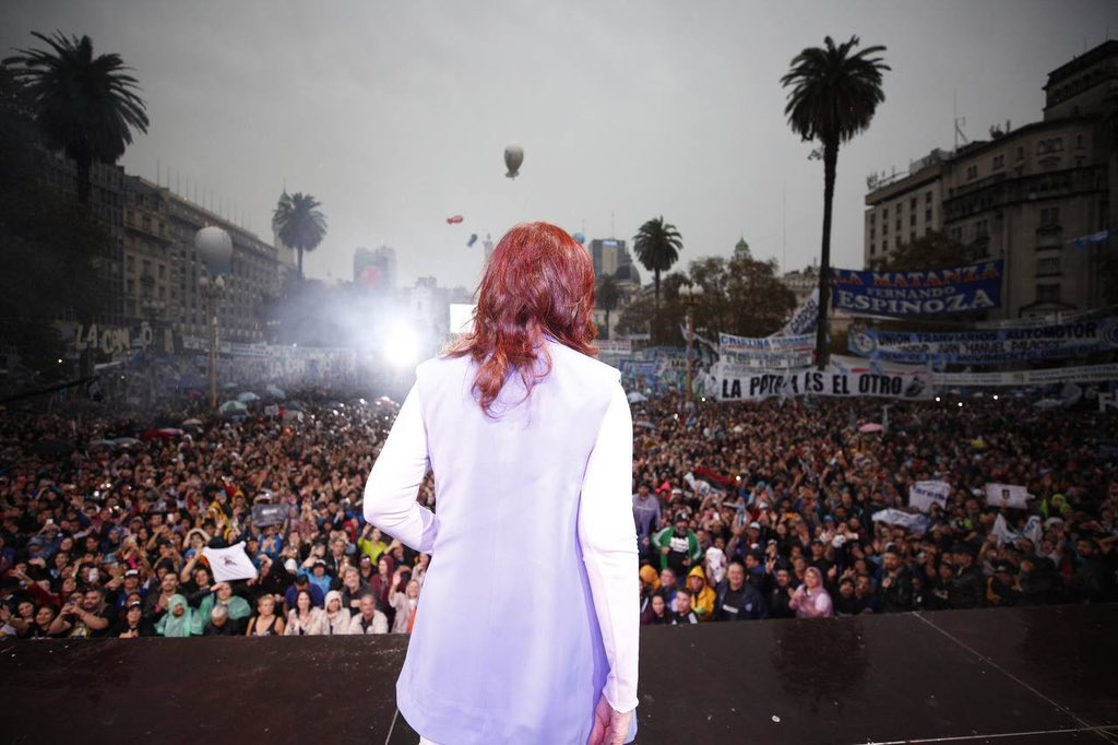 MASIVA MOVILIZACIÓN DEL PERONISMO A PLAZA DE MAYO EN DEFENSA DE CRISTINA KIRCHNER