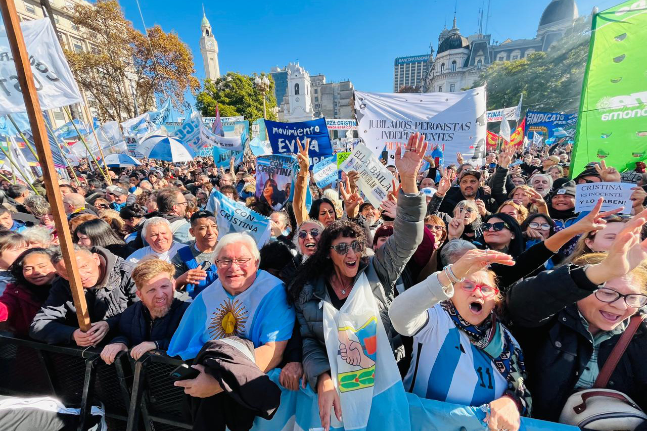 EL DISCURSO DE CRISTINA KIRCHNER A UNA PLAZA COLMADA:  “LOS PUEBLOS SIEMPRE VUELVEN”
