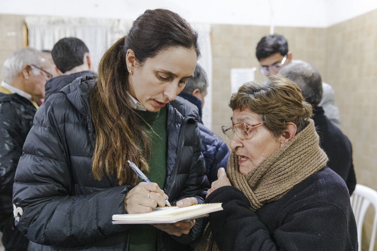 “INSTALAMOS 500 NUEVAS CÁMARAS Y CUADRUPLICAMOS EL PATRULLAJE”: SELCI Y FLOR LAMPREABE SE REUNIERON CON VECINOS DE LOS PATITOS Y REPASARON LOS AVANCES DE LA GESTIÓN