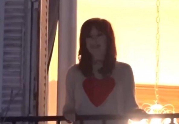 DESDE EL BALCÓN, CRISTINA FESTEJÓ CON LA MILITANCIA