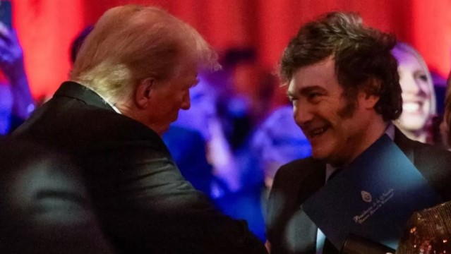 JUGADA GEOPOLÍTICA: EEUU PROMETE AUXILIO FINANCIERO AL GOBIERNO EN MEDIO DE LA CRISIS CAMBIARIA