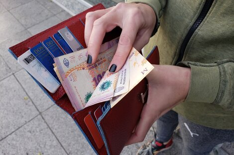 ARGENTINA QUEDA ÚLTIMA EN LA REGIÓN POR EL DERRUMBE DEL SALARIO MÍNIMO EN DÓLARES