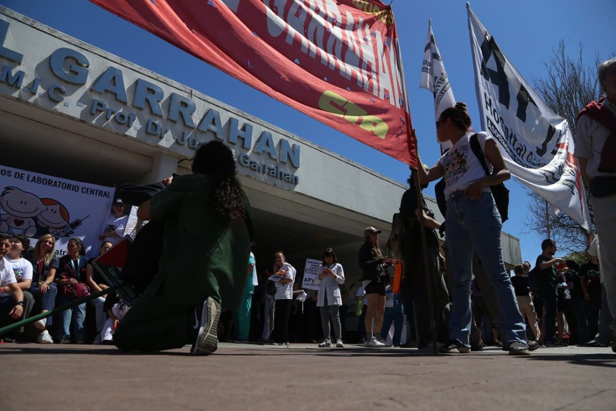 HOSPITAL GARRAHAN: TRAS MESES DE CONFLICTO, LOS TRABAJADORES LOGRARON AUMENTOS DE HASTA EL 61%