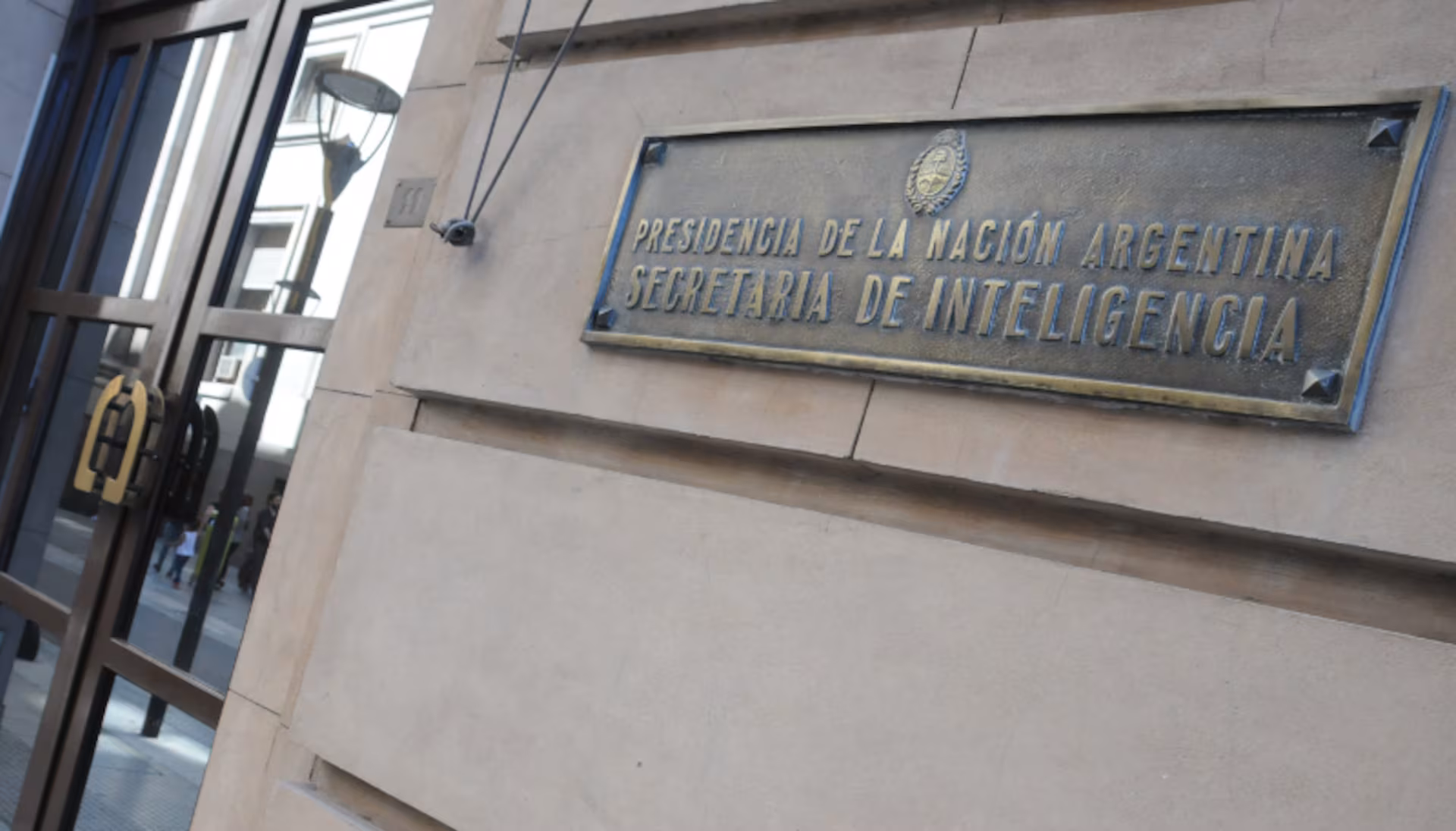 HAY PLATA: EL GOBIERNO AMPLÍA EN 26 MIL MILLONES EL PRESUPUESTO DE LA SIDE