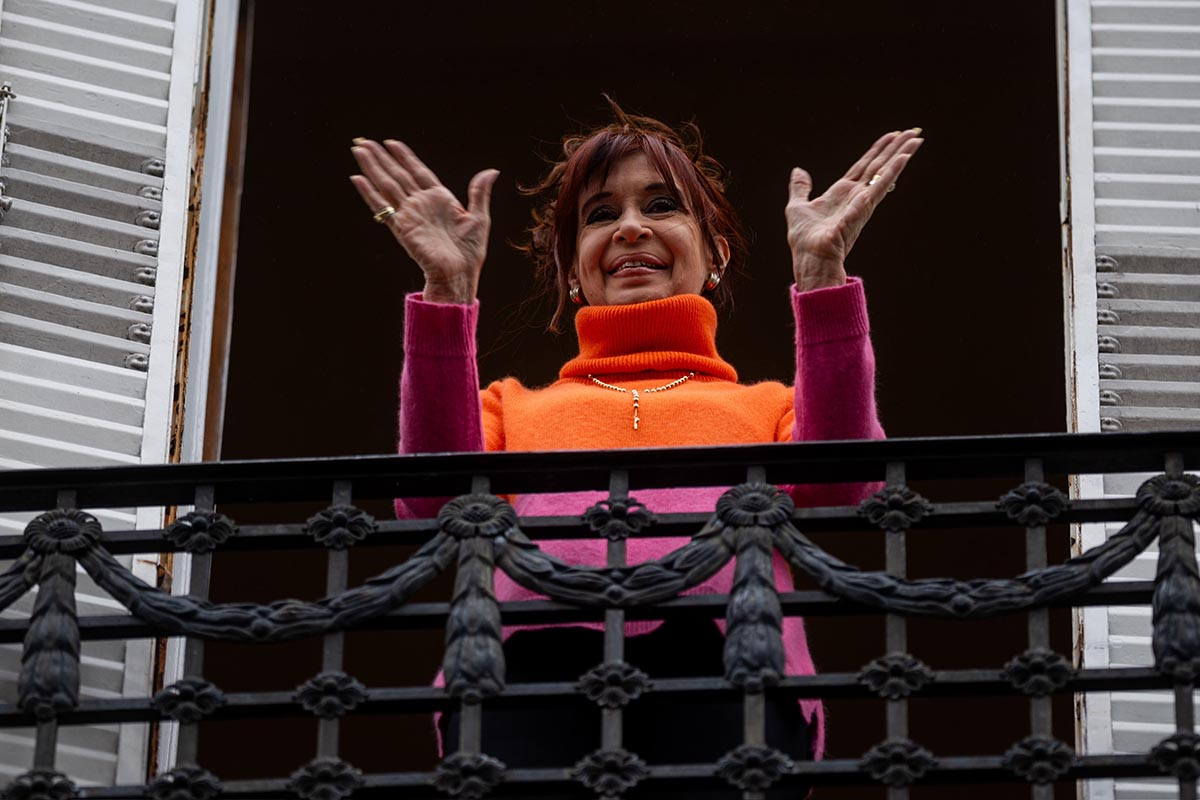 CRISTINA KIRCHNER EVOLUCIONA DE MANERA FAVORABLE, PERO CONTINÚA INTERNADA