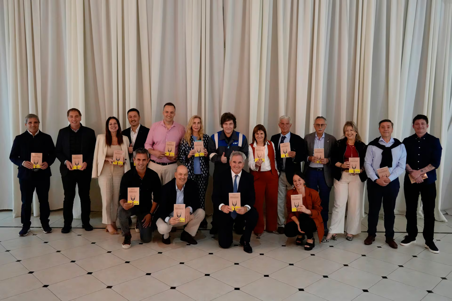 DECRETO DE MILEI: AUMENTO DE SUELDOS PARA MINISTROS Y FUNCIONARIOS DESDE ENERO