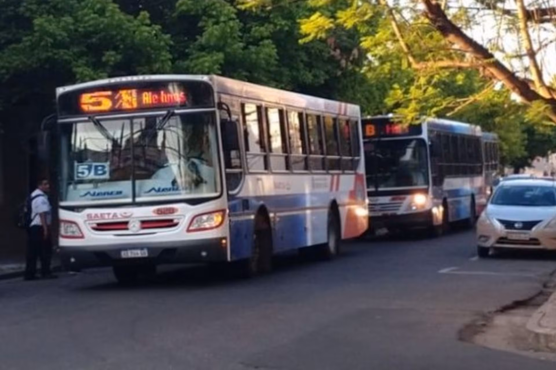 FEBRERO ARRANCA CON UN NUEVO GOLPE AL BOLSILLO: SUBEN TARIFAS, TRANSPORTE Y ALQUILERES