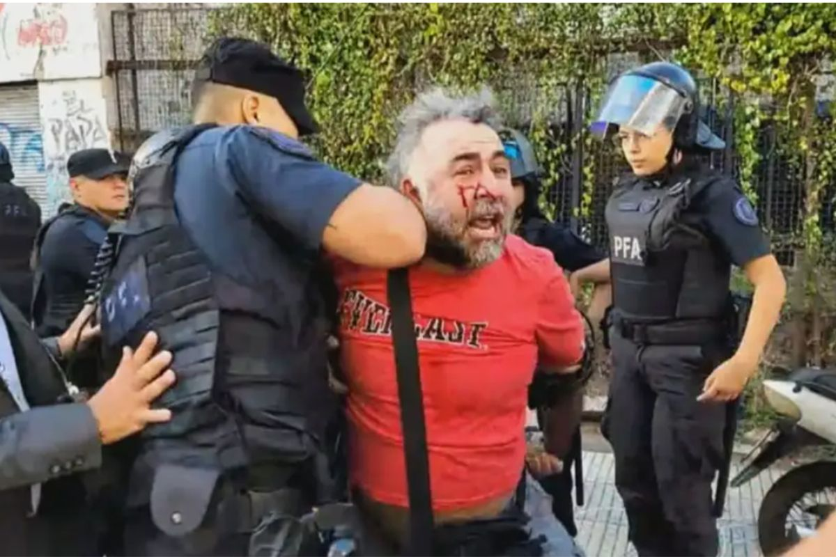 INVESTIGAN A LA POLICÍA FEDERAL POR LA DETENCIÓN DE UN CAMARÓGRAFO DURANTE LA PROTESTA EN EL CONGRESO