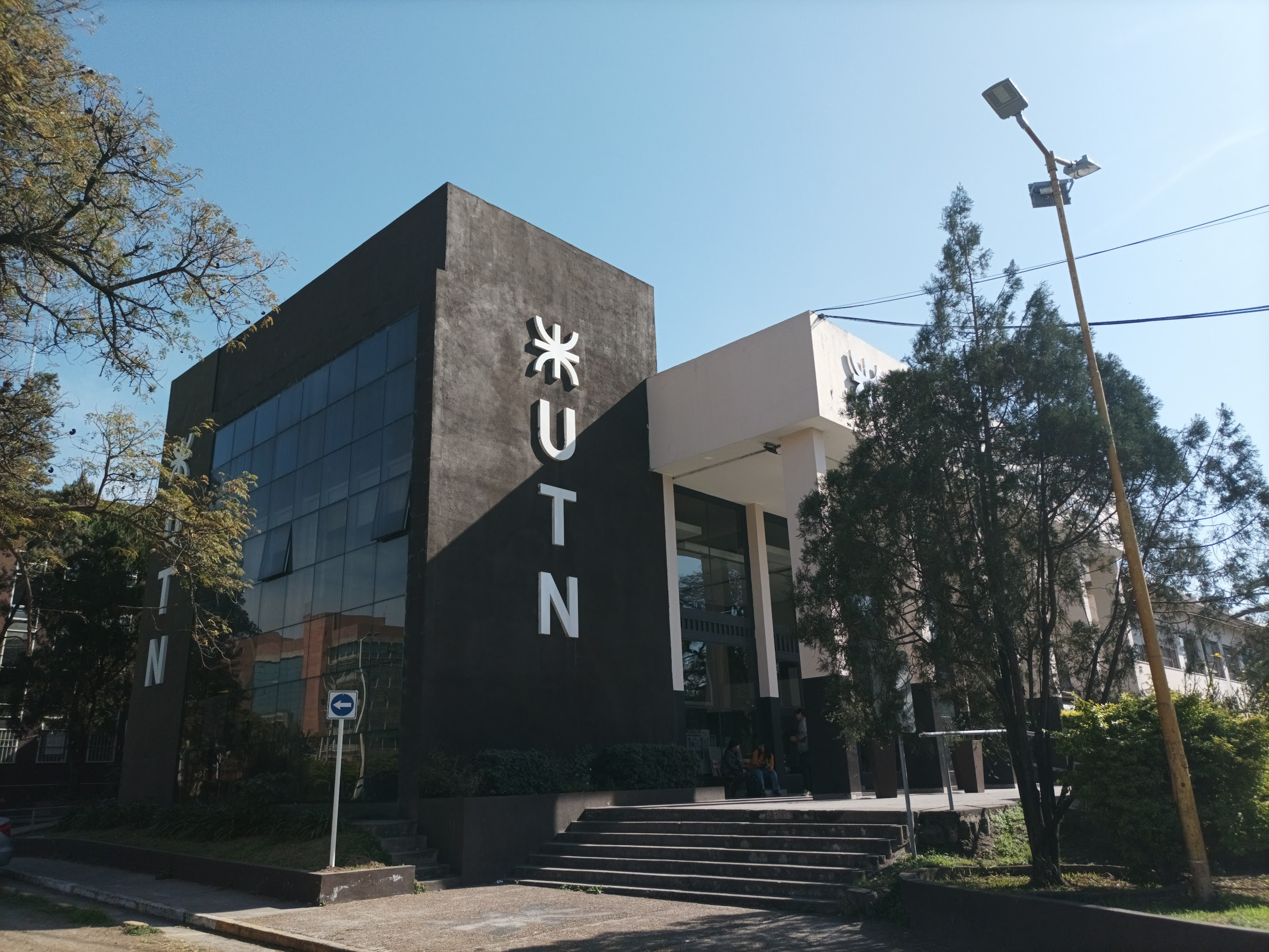 MÁS DE MIL DOCENTES DEJARON LA UTN POR LOS BAJOS SALARIOS Y SE PROFUNDIZA LA CRISIS UNIVERSITARIA