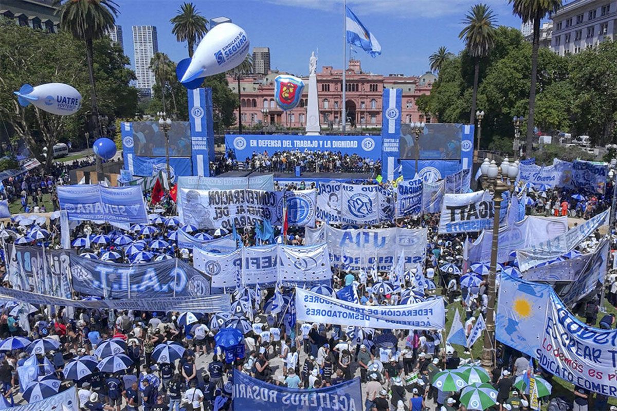 LA CGT MARCHA A PLAZA DE MAYO Y TENSIONA EL ESCENARIO CON CRÍTICAS AL RUMBO ECONÓMICO