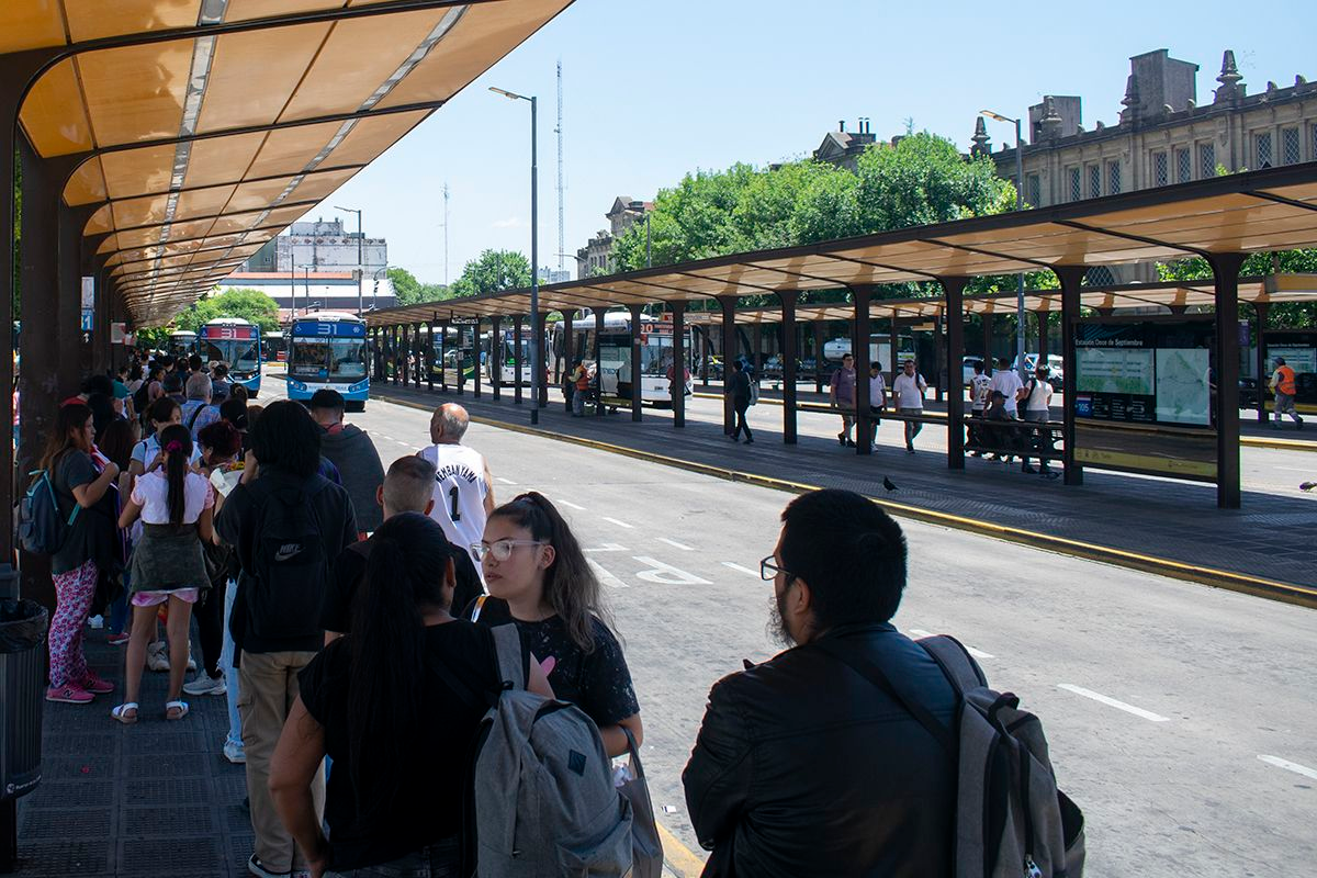EMPRESAS DE COLECTIVOS ANUNCIAN RECORTE DE FRECUENCIAS EN EL AMBA POR LA SUBA DEL GASOIL