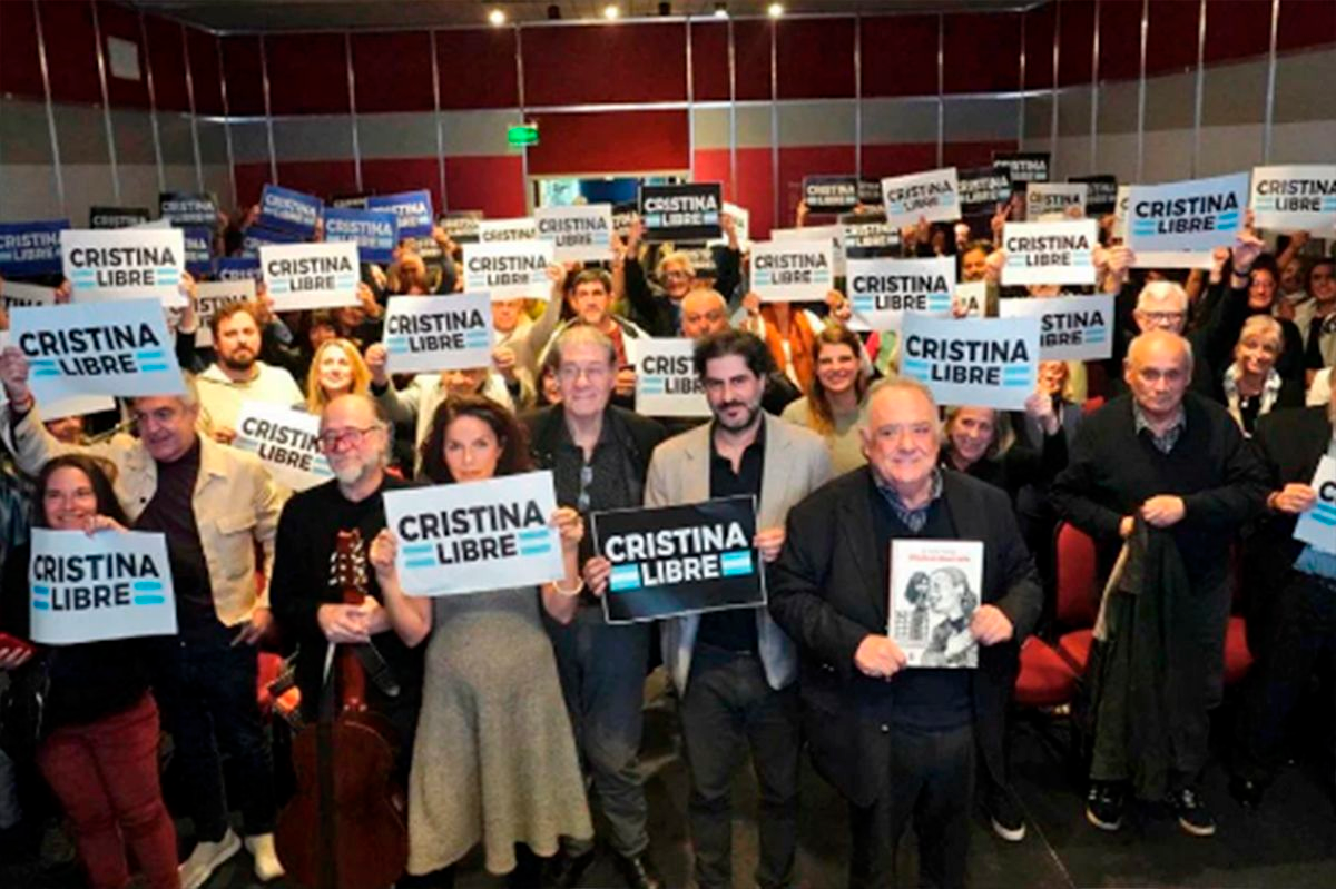 CRISTINA EN LA FERIA DEL LIBRO: SE ESCUCHÓ SU VOZ EN LA PRESENTACIÓN DE “EL BALCÓN ILUSTRADO”