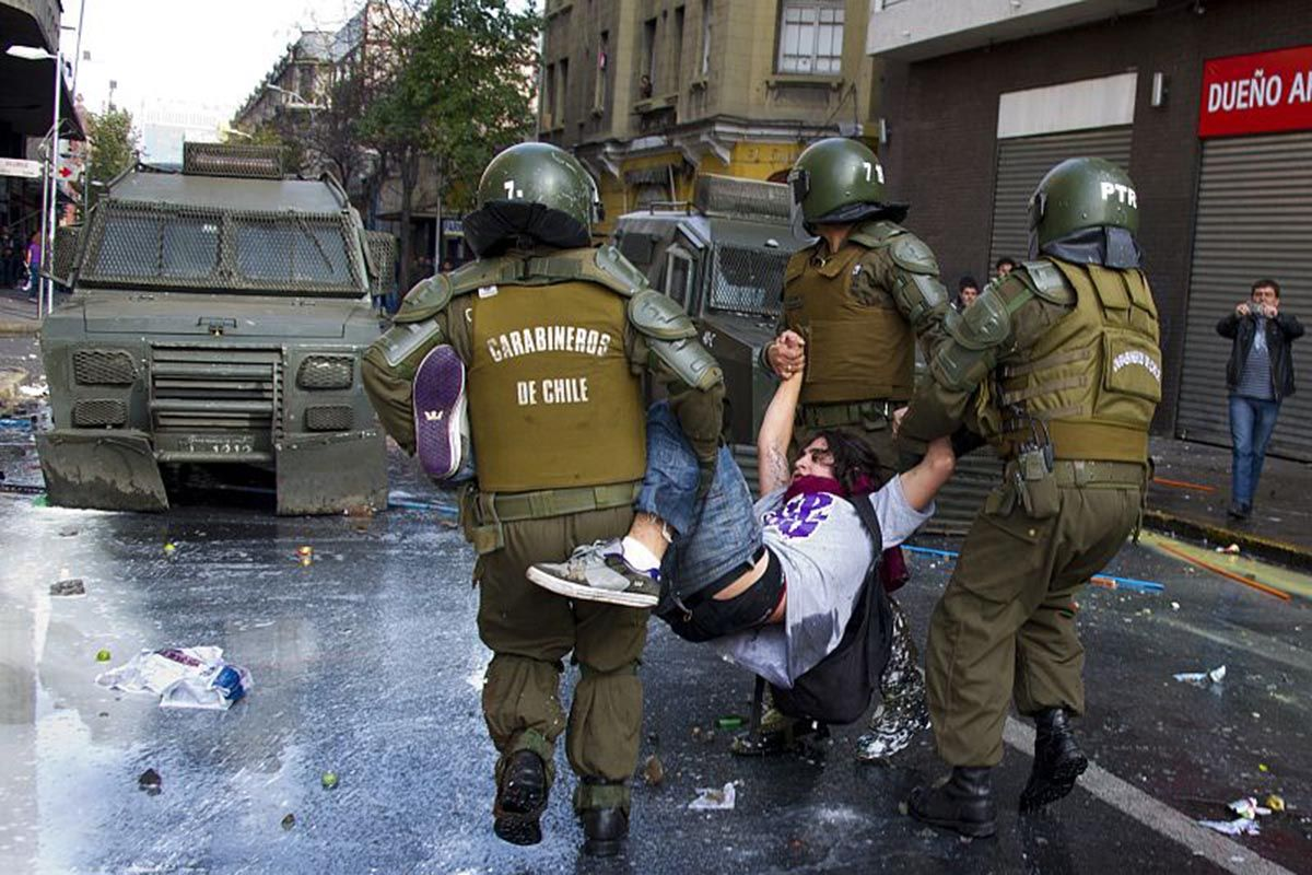 CHILE: REPRESIÓN POLICIAL EN UNA MARCHA ESTUDIANTIL CONTRA LOS RECORTES EDUCATIVOS