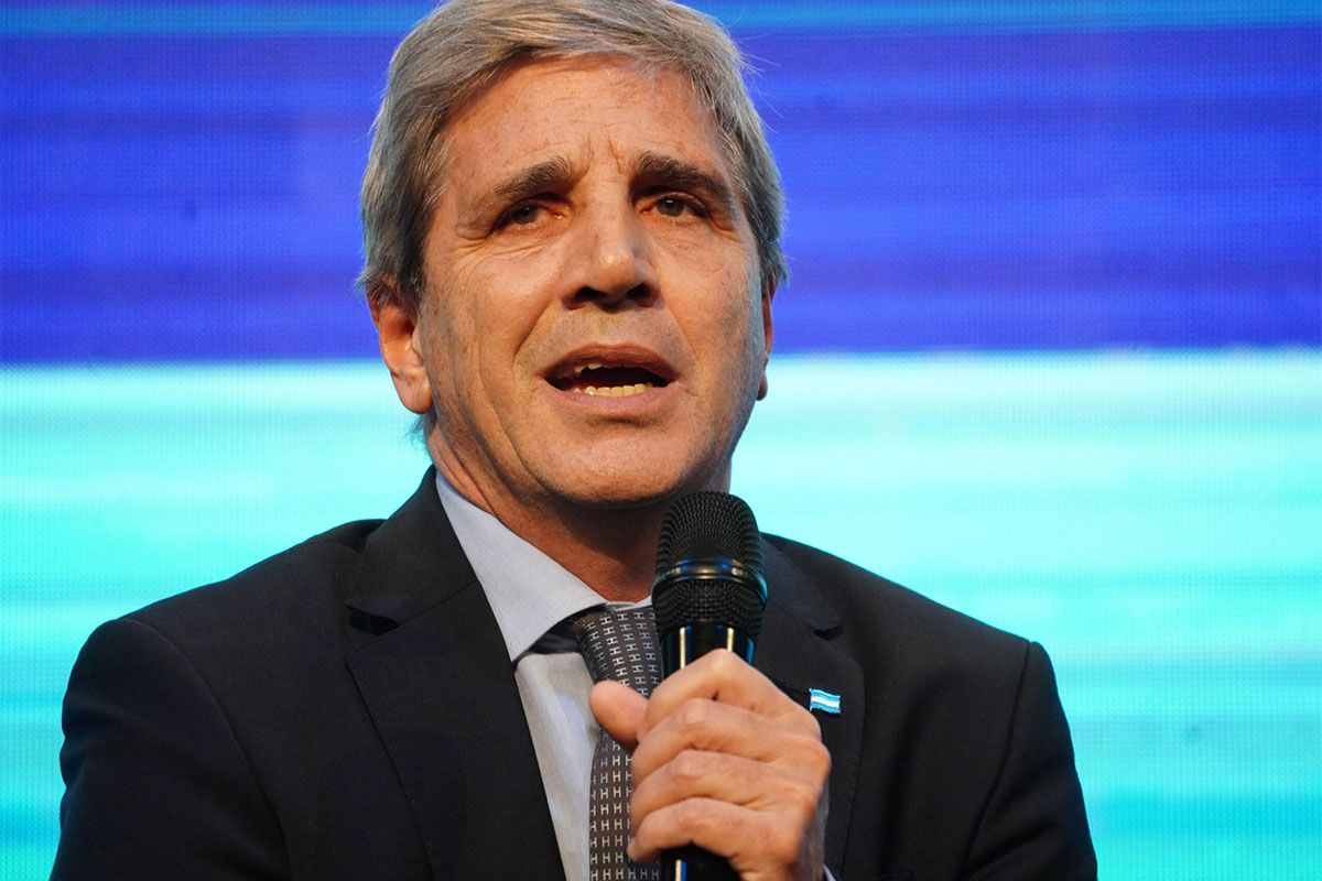 EL GOBIERNO CERRÓ JUNIO CON UN DÉFICIT DE MÁS DE $1 BILLÓN, AUNQUE CAPUTO DESTACÓ EL SUPERÁVIT SEMESTRAL