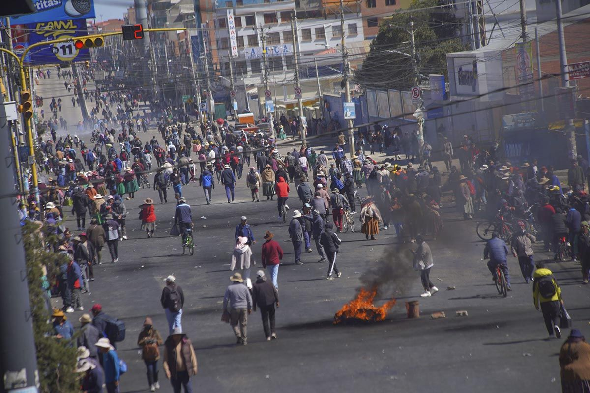 BOLIVIA: LA DERECHA ACUERDA UN PROGRAMA DE US$1.900 MILLONES CON EL FMI Y ORDENA LA DETENCIÓN DE EVO MORALES