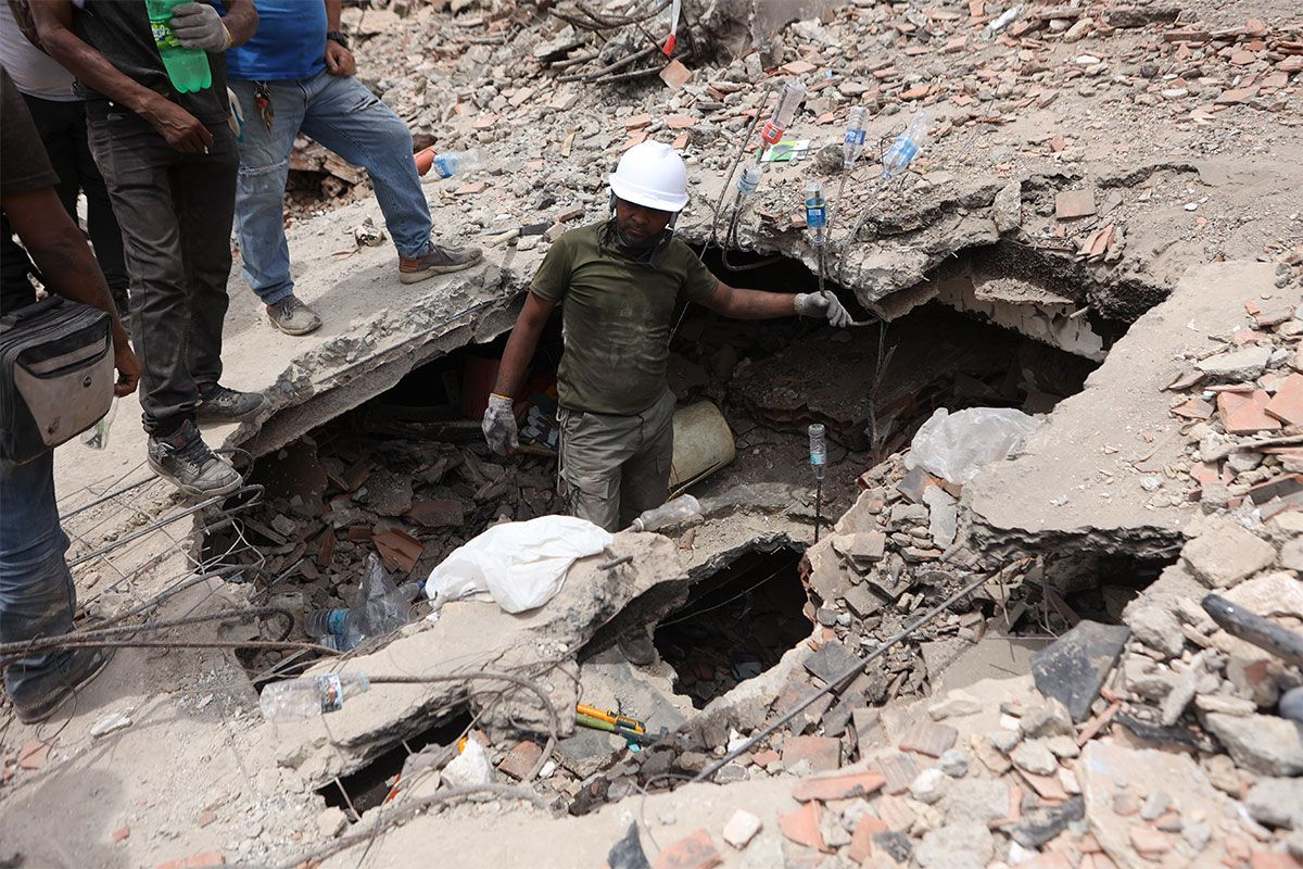 VENEZUELA: SUBE A 2.295 LA CIFRA DE MUERTOS POR LOS TERREMOTOS Y DECRETAN SIETE DÍAS DE DUELO NACIONAL