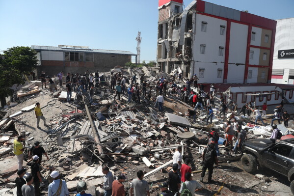 UN TERREMOTO DE MAGNITUD 7,5 SACUDIÓ COLOMBIA Y DEJÓ MUERTOS Y DAÑOS EN VARIAS CIUDADES