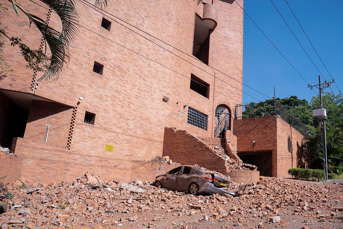 COLOMBIA: 130 MUERTOS Y 570 HERIDOS TRAS EL TERREMOTO DE 7,4 QUE SACUDIÓ AL PAÍS