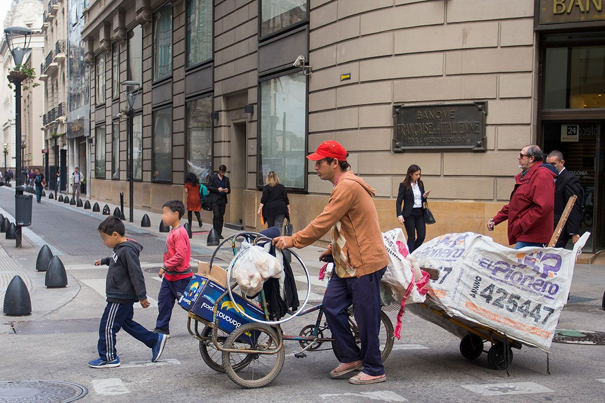 POBREZA INFANTIL: 4 DE CADA 10 CHICOS TIENEN DIFICULTADES PARA ACCEDER A ROPA Y CALZADO
