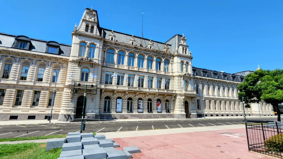 PARO UNIVERSITARIO: EL GOBIERNO OFRECIÓ UN "VERGONZOSO" 3% Y LOS GREMIOS RESPONDIERON CON UNA HUELGA NACIONAL