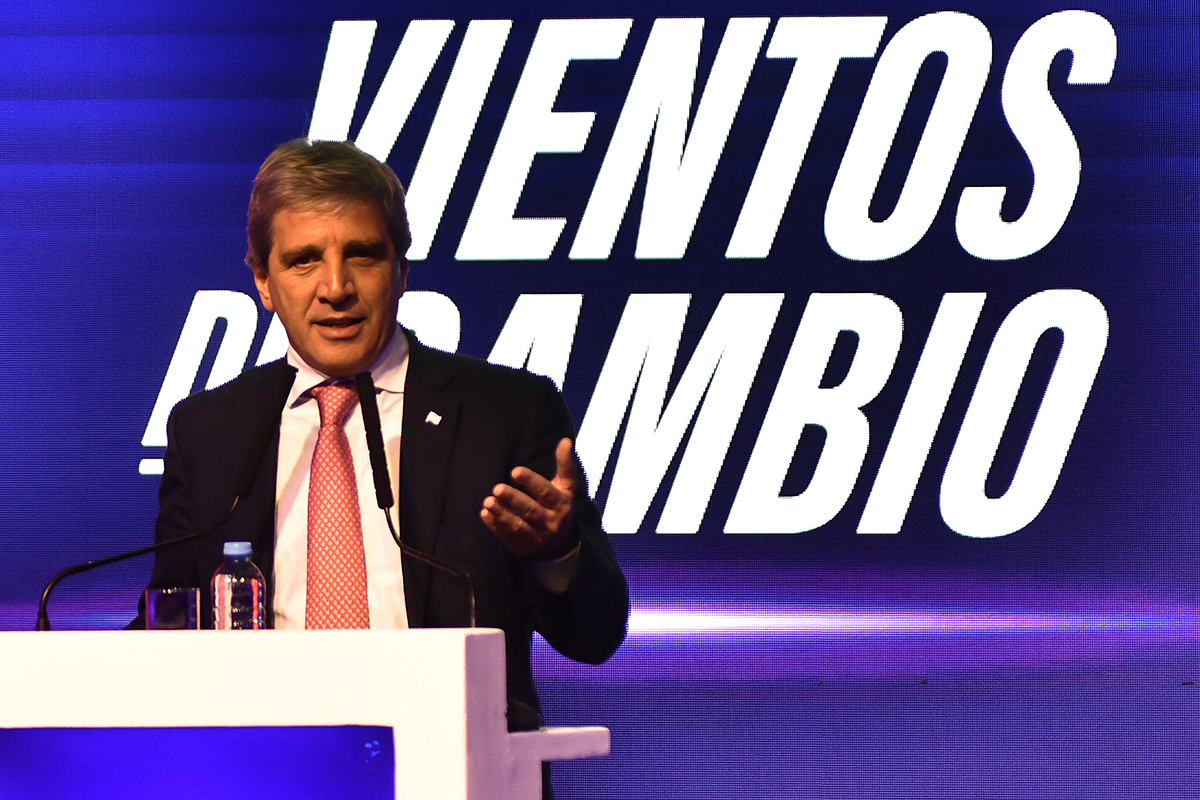 CAPUTO CONTRA LOS INDUSTRIALES: “TIENEN QUE RECONVERTIRSE”