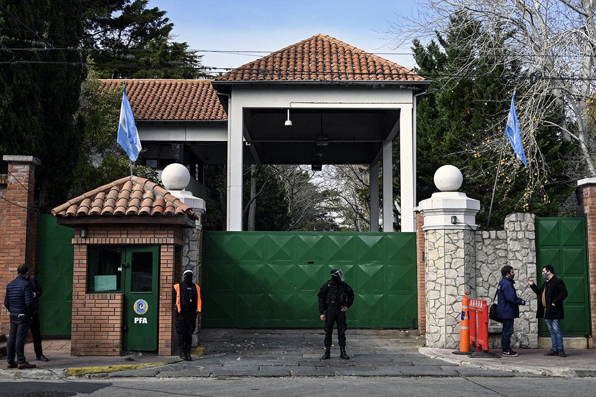 MILEI DESPLAZÓ AL PERSONAL CIVIL DE OLIVOS Y LAS FUERZAS ARMADAS ASUMIRÁN LAS TAREAS DOMÉSTICAS