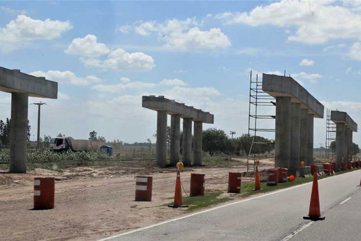 UN PAÍS SIN OBRA PÚBLICA: MILEI DIO DE BAJA 2000 OBRAS Y LA INVERSIÓN PÚBLICA CAERÁ AL 0,4% DEL PBI