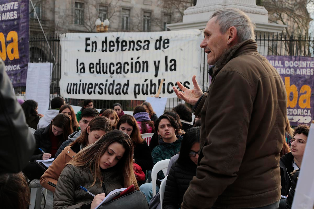 EL GOBIERNO SIGUE SIN CUMPLIR CON LA LEY Y LAS UNIVERSIDADES VUELVEN A HACER PARO