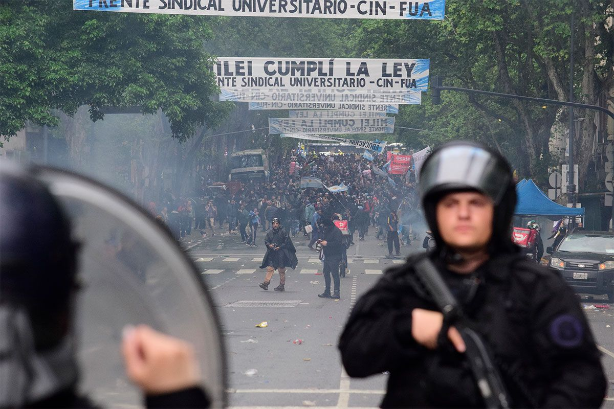 EL 62,7% RECHAZA EL AJUSTE UNIVERSITARIO DE MILEI Y SU IMAGEN NEGATIVA SUPERA EL 56%