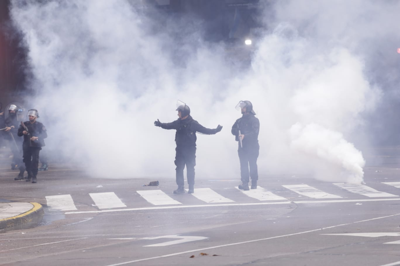 SIPREBA Y ARGRA DENUNCIARON ATAQUES POLICIALES CONTRA PERIODISTAS DURANTE LA MARCHA UNIVERSITARIA