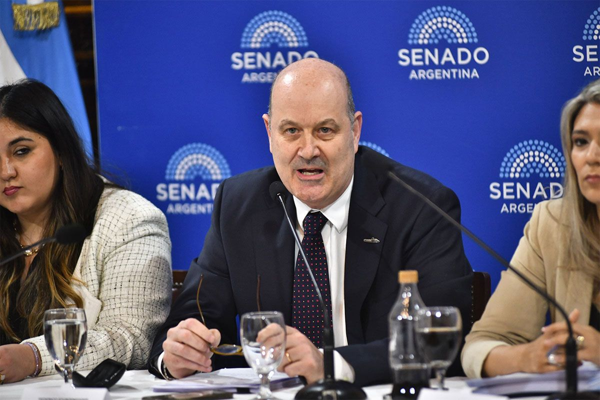 EL GOBIERNO TOMA OTROS US$300 MILLONES DE DEUDA PARA FINANCIAR LA ELIMINACIÓN DE 21.000 EMPLEOS ESTATALES