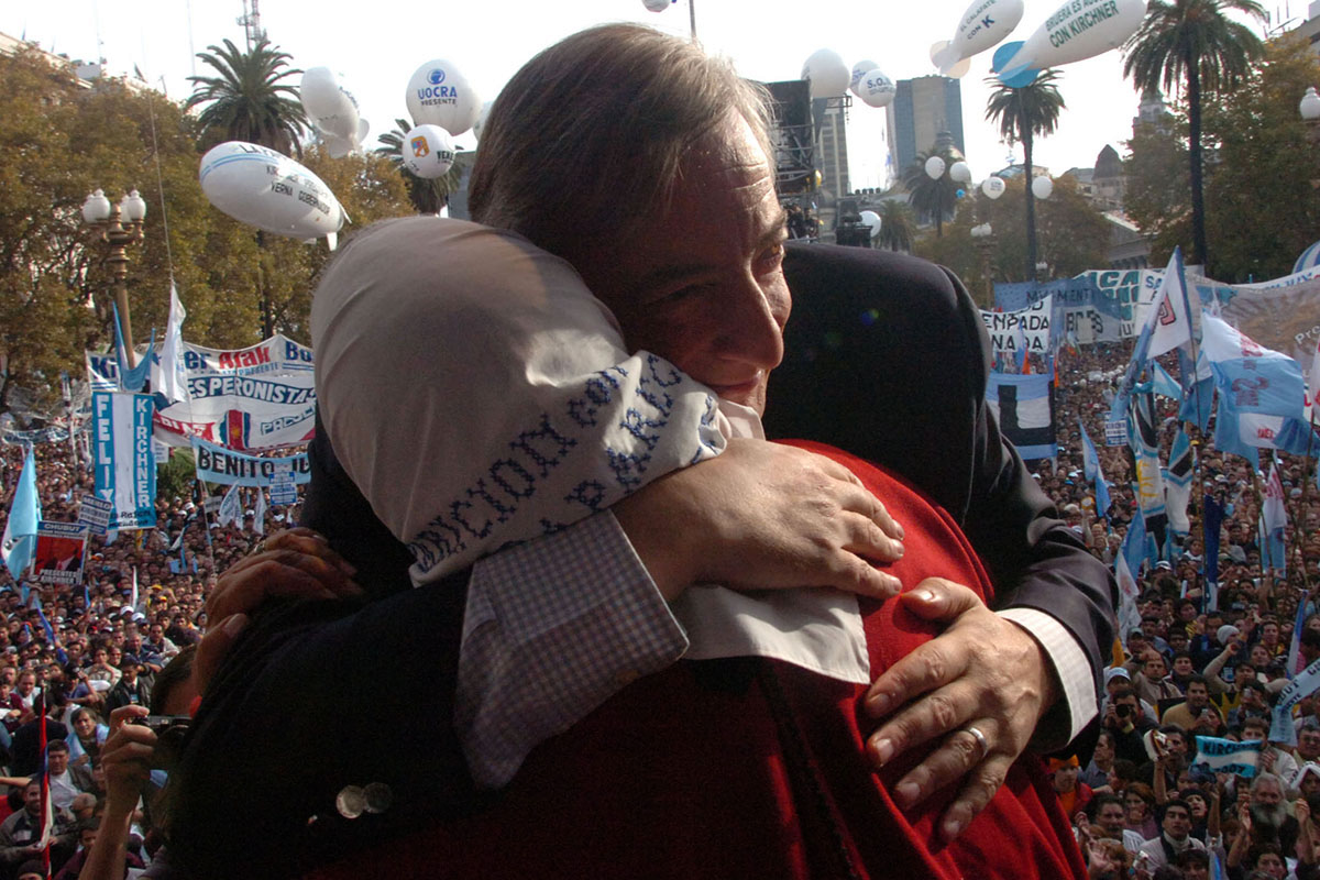 A 16 AÑOS DE LA MUERTE DE NÉSTOR KIRCHNER, EL PERONISMO REIVINDICÓ SU LEGADO Y LLAMÓ A SOSTENER SUS BANDERAS