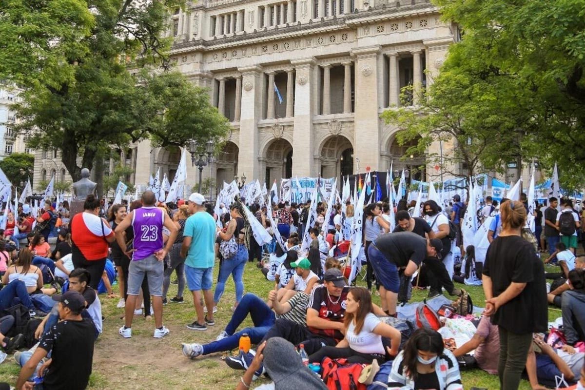 GREMIOS, ORGANIZACIONES SOCIALES Y AMBIENTALISTAS MARCHAN A TRIBUNALES CONTRA EL FALLO DE LA CORTE POR LA LEY DE TIERRAS